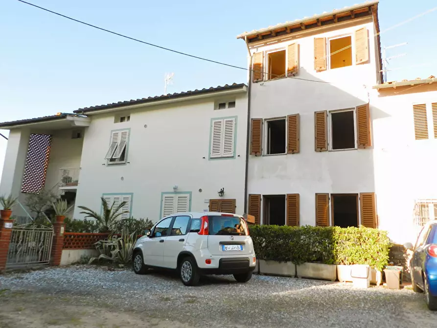 Immagine 65 di Rustico / casale in vendita  a Lucca