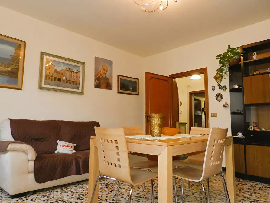 Immagine 13 di Rustico / casale in vendita  a Lucca