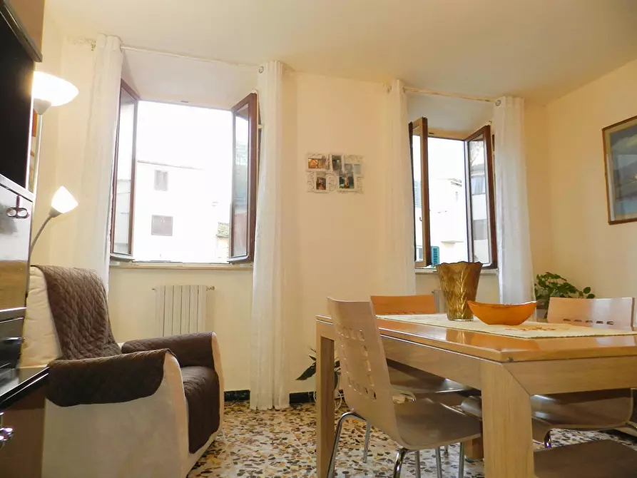 Immagine 2 di Rustico / casale in vendita  a Lucca