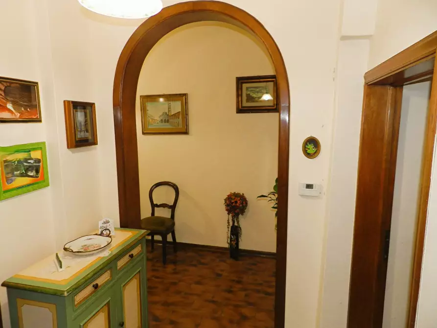 Immagine 25 di Rustico / casale in vendita  a Lucca