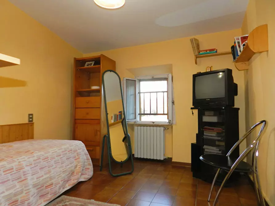Immagine 32 di Rustico / casale in vendita  a Lucca