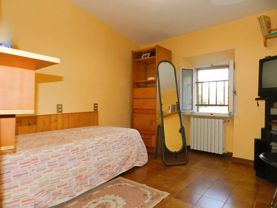 Immagine 33 di Rustico / casale in vendita  a Lucca