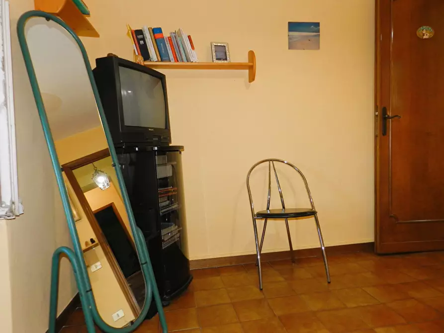 Immagine 35 di Rustico / casale in vendita  a Lucca