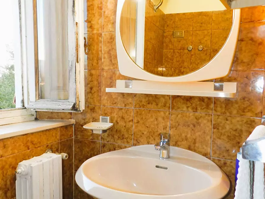 Immagine 56 di Rustico / casale in vendita  a Lucca