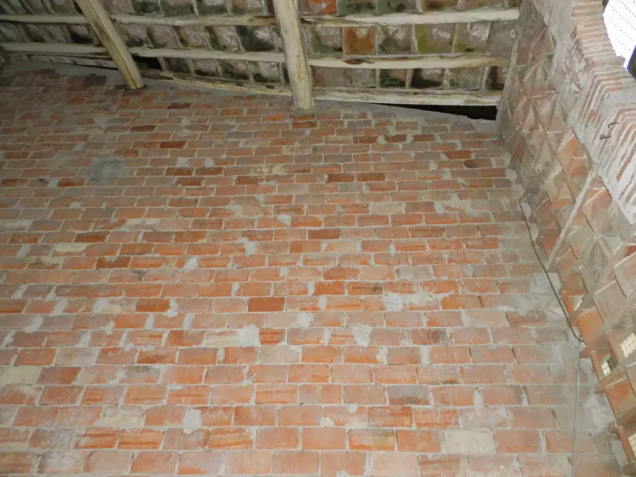 Immagine 62 di Rustico / casale in vendita  a Lucca