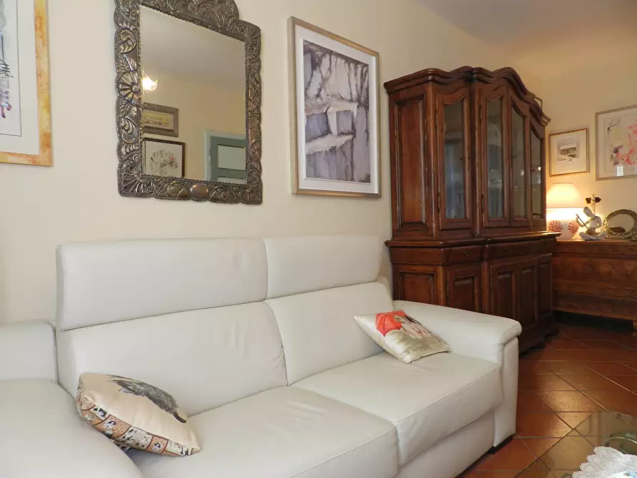 Immagine 8 di Casa semindipendente in vendita  a Lucca