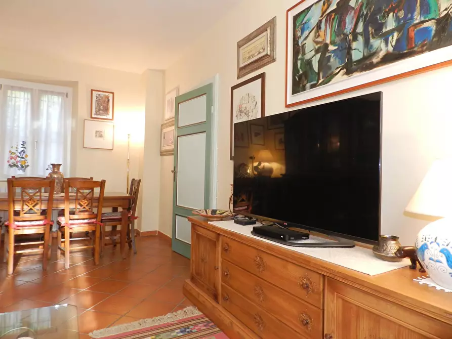 Immagine 10 di Casa semindipendente in vendita  a Lucca