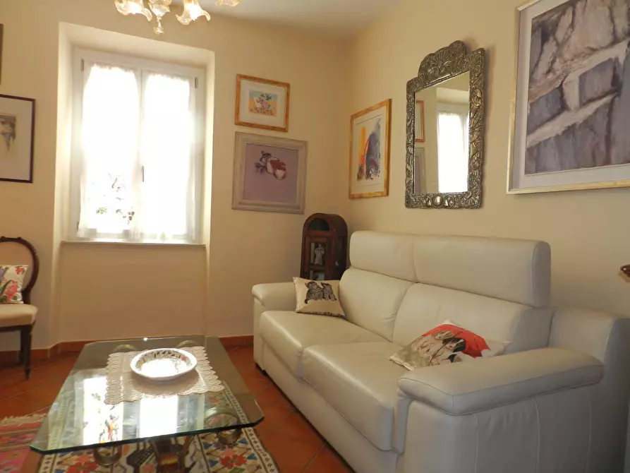 Immagine 11 di Casa semindipendente in vendita  a Lucca