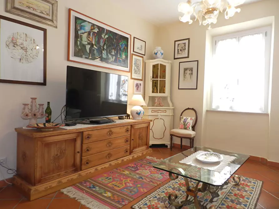 Immagine 12 di Casa semindipendente in vendita  a Lucca