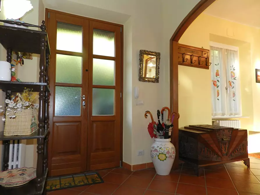 Immagine 13 di Casa semindipendente in vendita  a Lucca