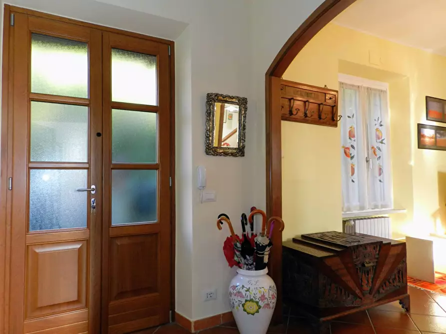 Immagine 25 di Casa semindipendente in vendita  a Lucca