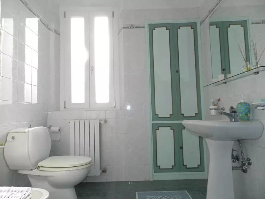 Immagine 27 di Casa semindipendente in vendita  a Lucca