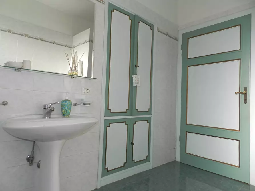 Immagine 28 di Casa semindipendente in vendita  a Lucca