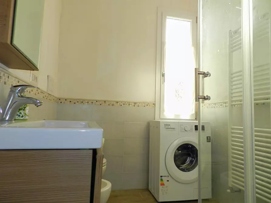 Immagine 32 di Casa semindipendente in vendita  a Lucca