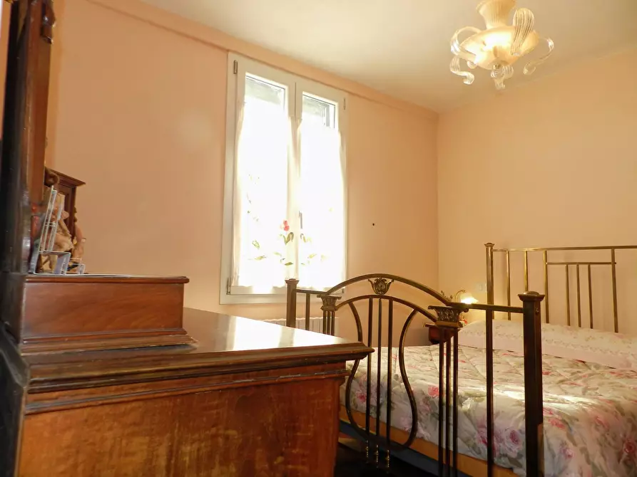 Immagine 36 di Casa semindipendente in vendita  a Lucca