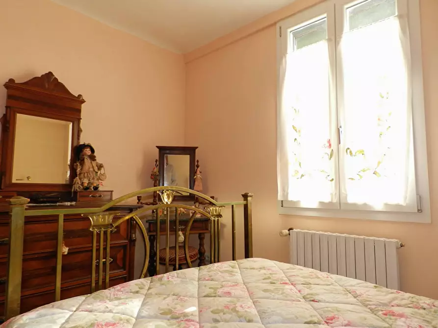 Immagine 37 di Casa semindipendente in vendita  a Lucca