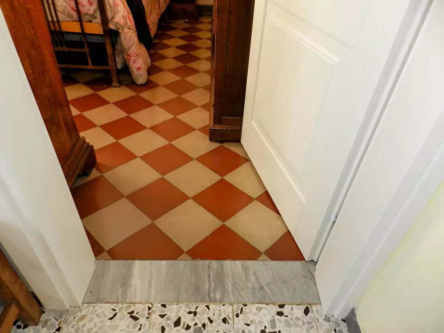 Immagine 46 di Casa semindipendente in vendita  a Lucca