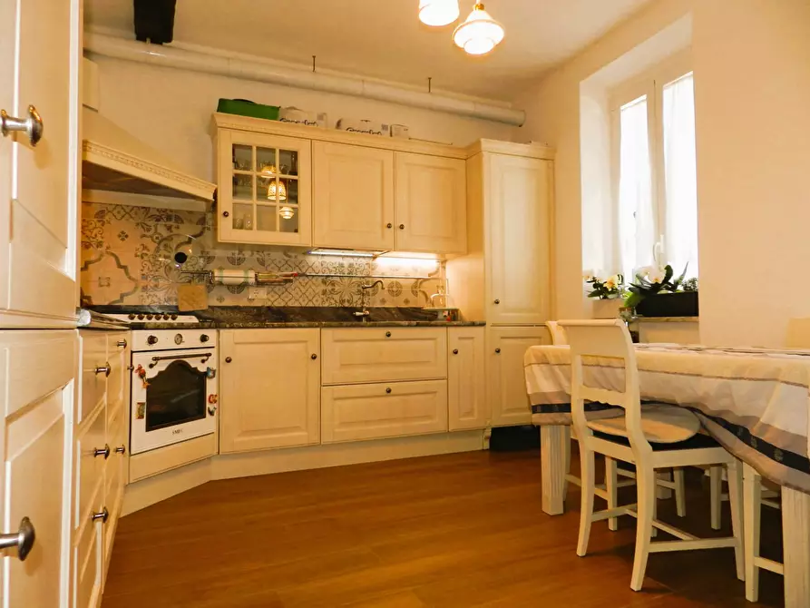 Immagine 2 di Appartamento in vendita  71 a Lucca