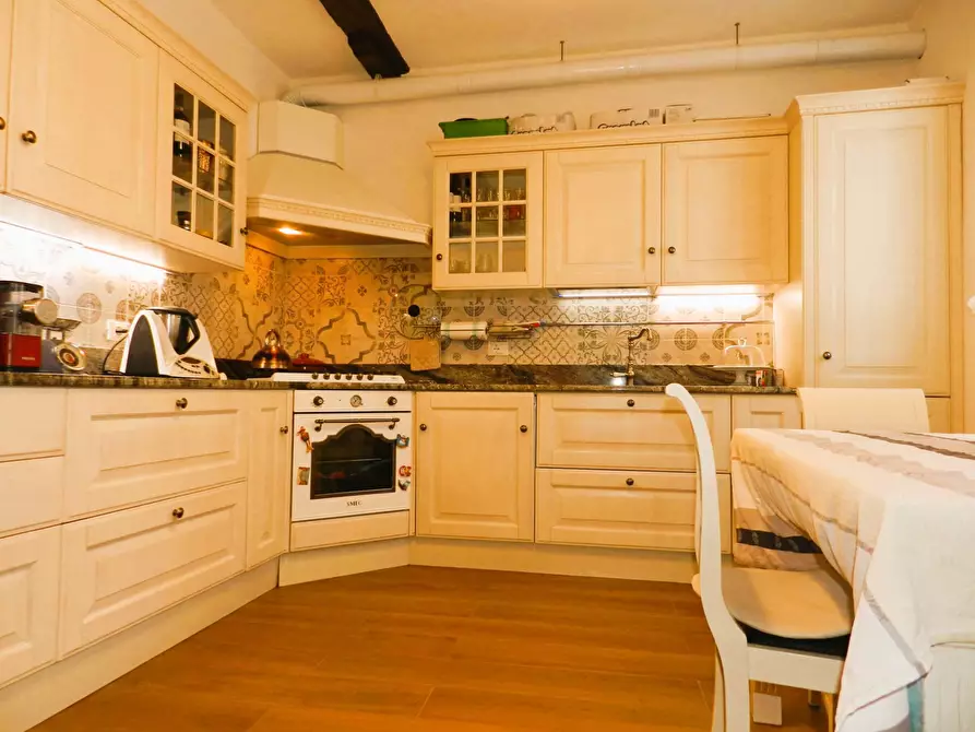 Immagine 4 di Appartamento in vendita  71 a Lucca