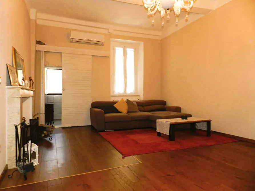 Immagine 17 di Appartamento in vendita  71 a Lucca