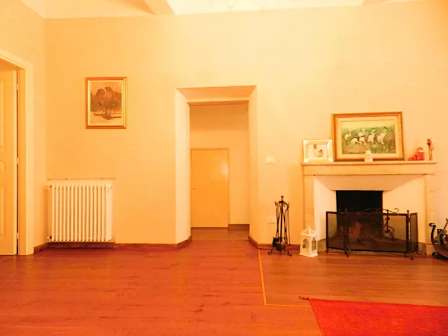 Immagine 24 di Appartamento in vendita  71 a Lucca