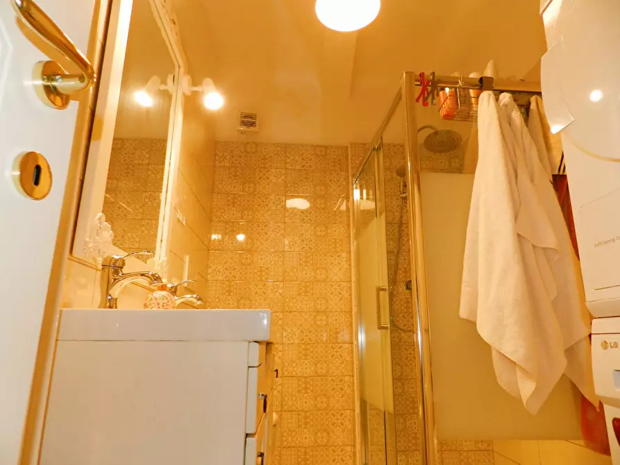 Immagine 38 di Appartamento in vendita  71 a Lucca