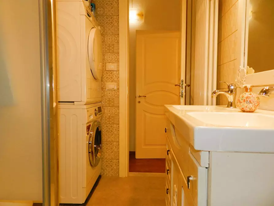 Immagine 41 di Appartamento in vendita  71 a Lucca