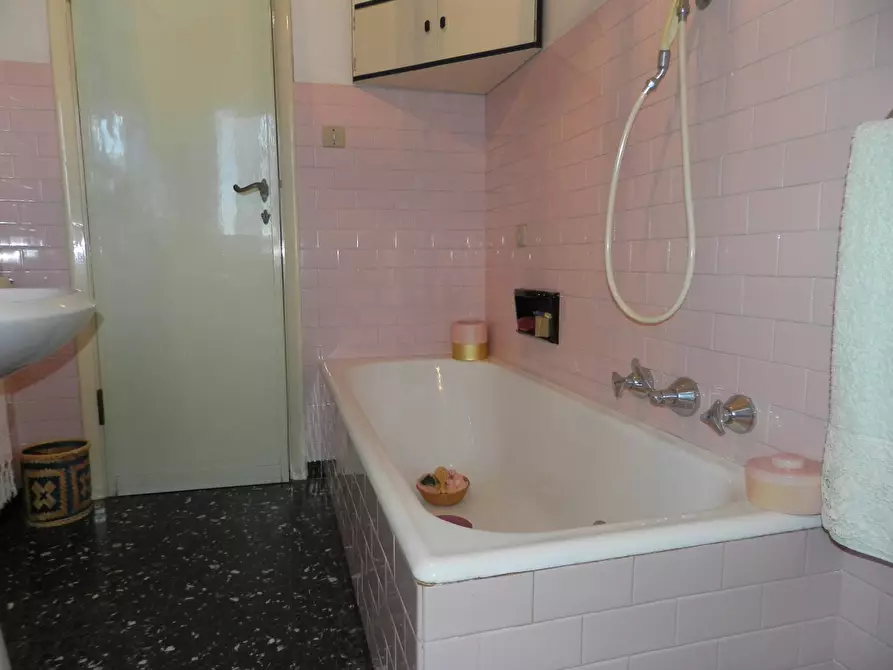 Immagine 61 di Villa in vendita  2037 a Lucca