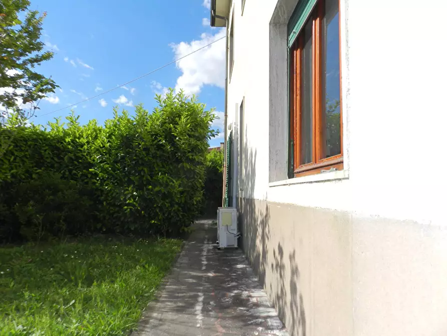 Immagine 83 di Villa in vendita  2037 a Lucca