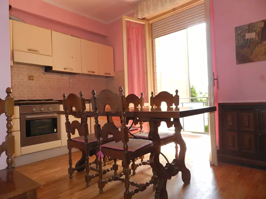 Immagine 2 di Appartamento in vendita  a Lucca