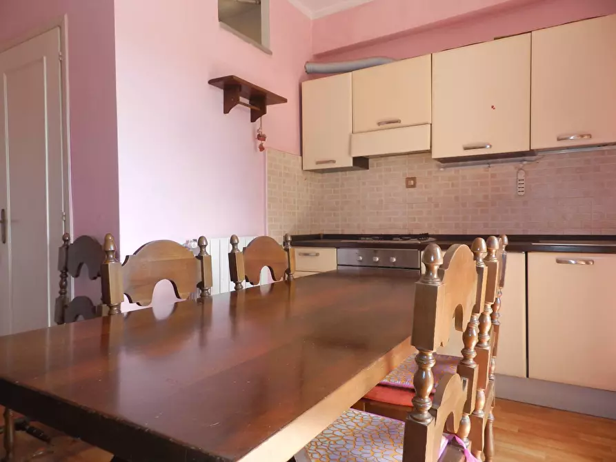 Immagine 11 di Appartamento in vendita  a Lucca