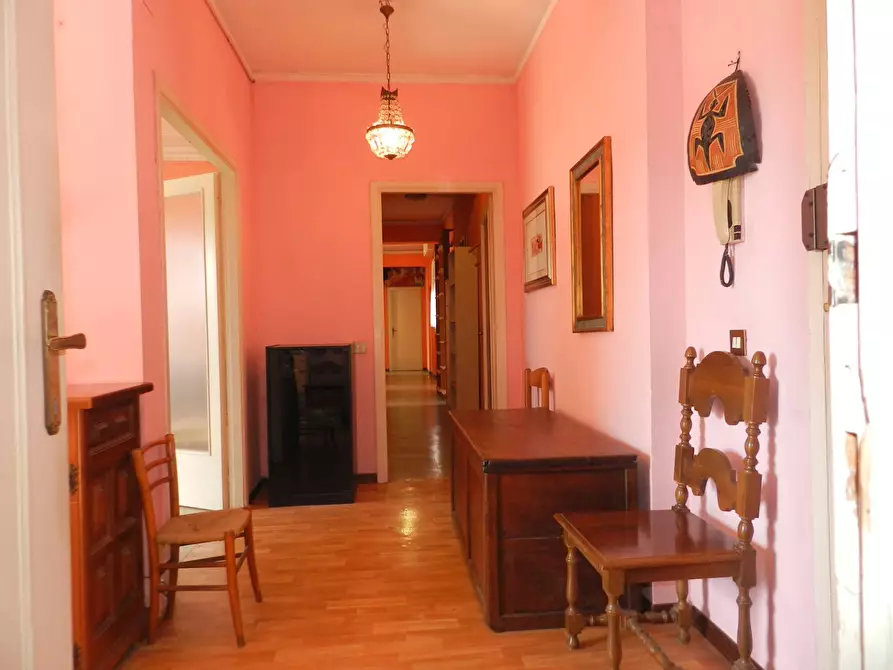 Immagine 14 di Appartamento in vendita  a Lucca