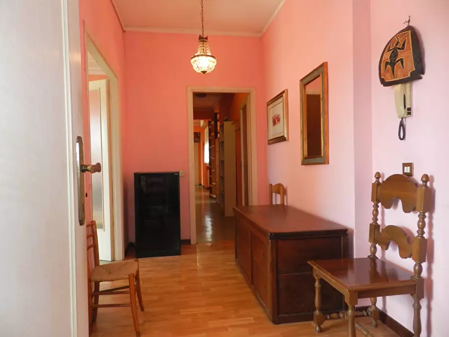 Immagine 15 di Appartamento in vendita  a Lucca