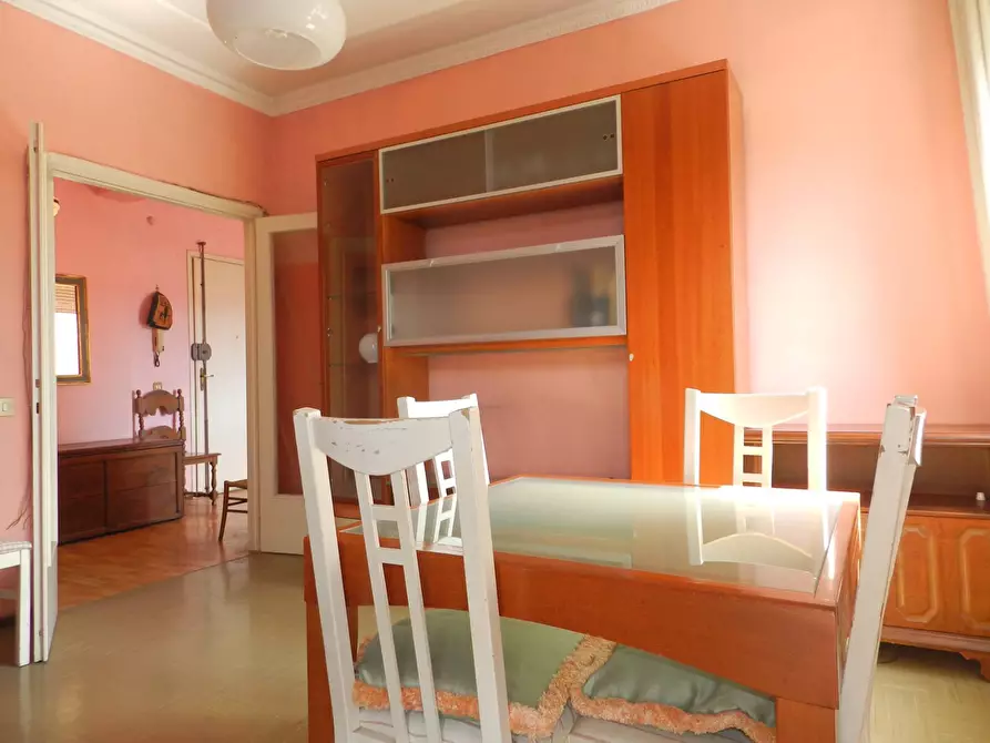 Immagine 25 di Appartamento in vendita  a Lucca