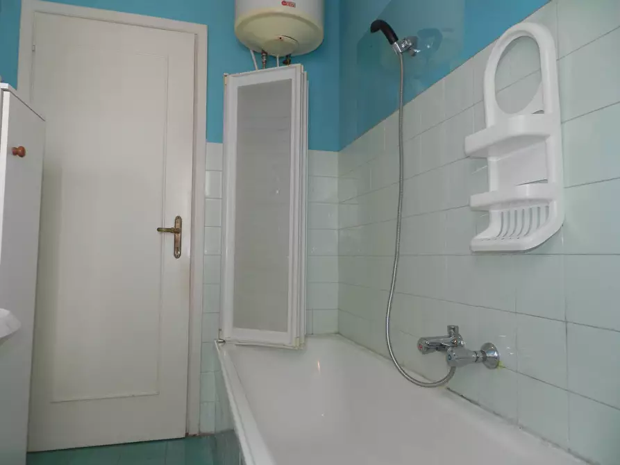 Immagine 60 di Appartamento in vendita  a Lucca