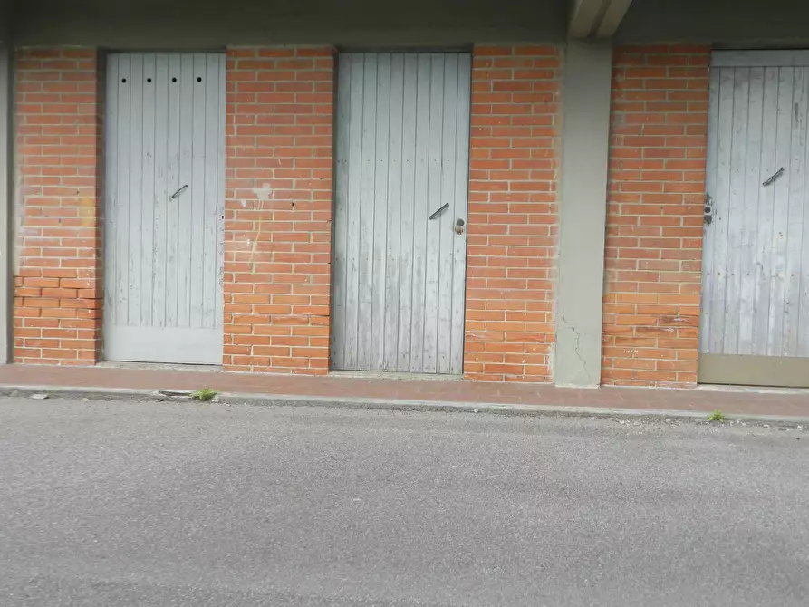 Immagine 71 di Appartamento in vendita  a Lucca