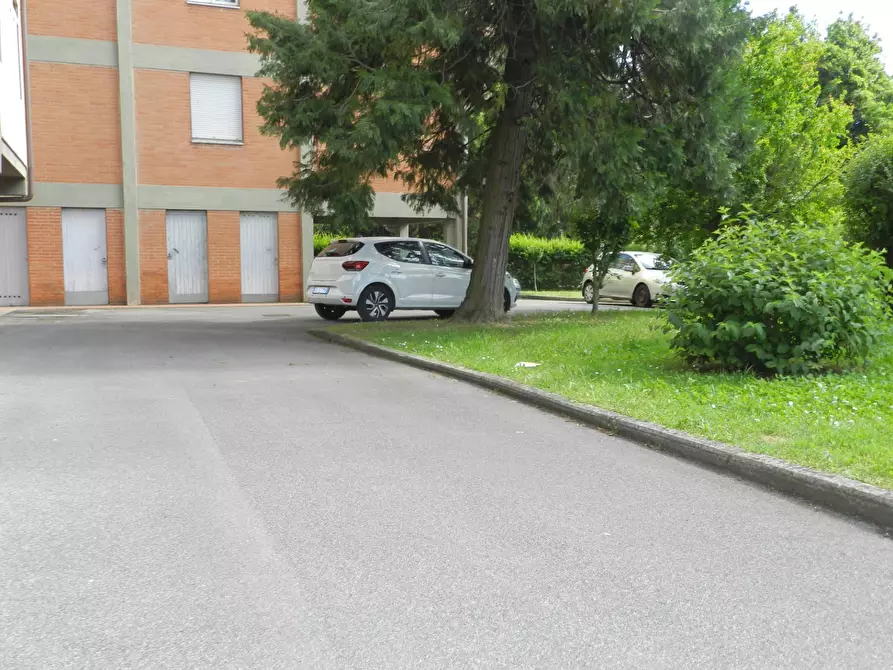 Immagine 74 di Appartamento in vendita  a Lucca