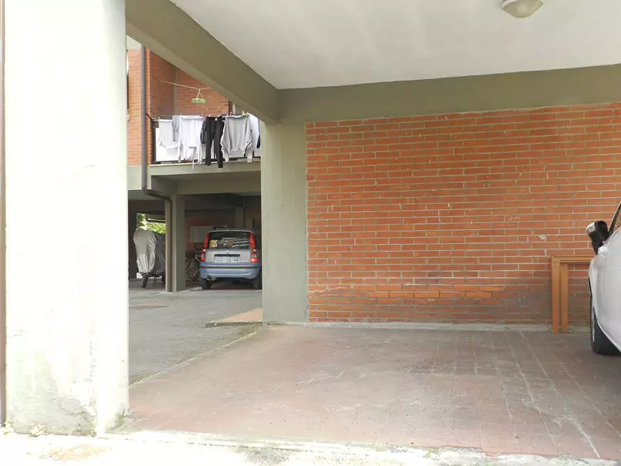 Immagine 76 di Appartamento in vendita  a Lucca