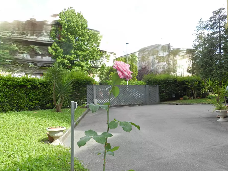 Immagine 77 di Appartamento in vendita  a Lucca