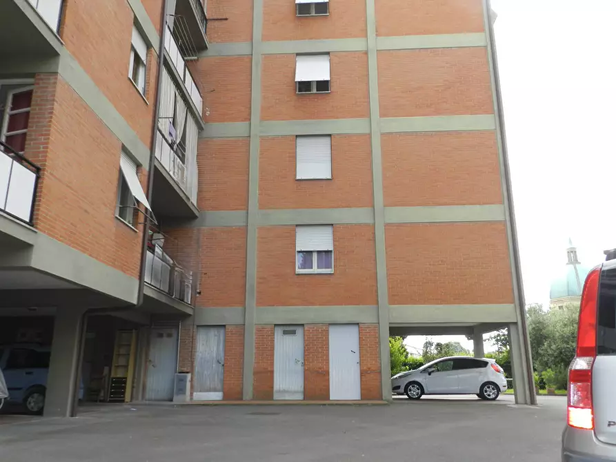 Immagine 78 di Appartamento in vendita  a Lucca