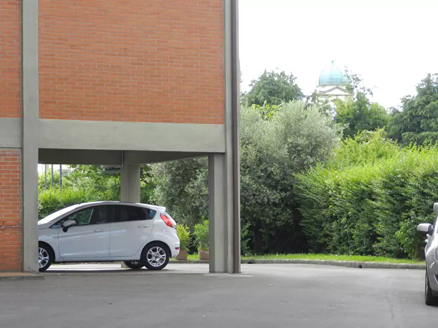 Immagine 79 di Appartamento in vendita  a Lucca