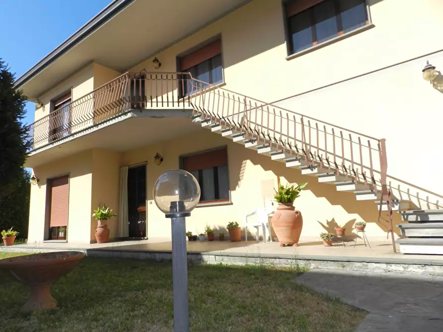 Immagine 13 di Villa in vendita  a Lucca