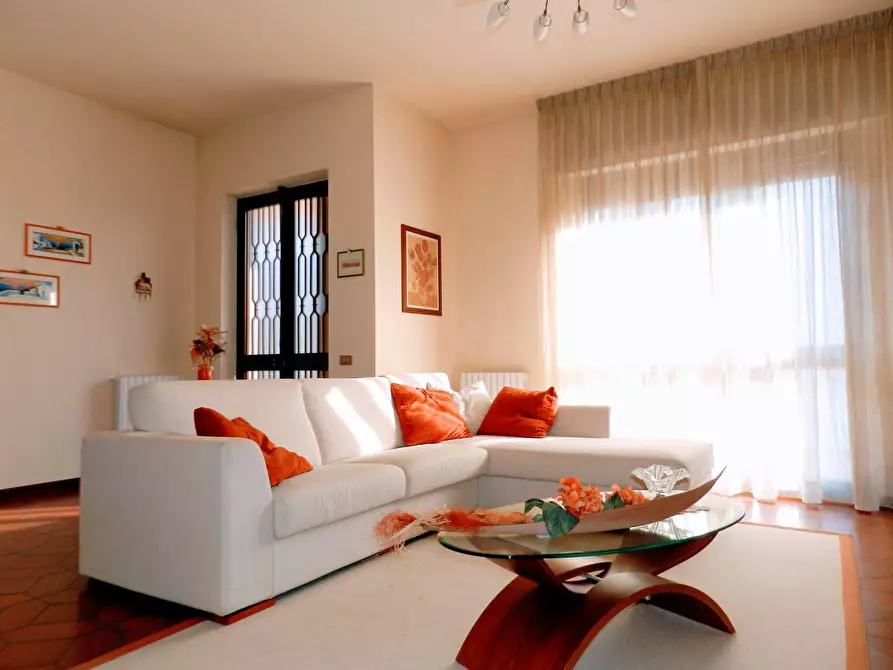 Immagine 15 di Villa in vendita  a Lucca