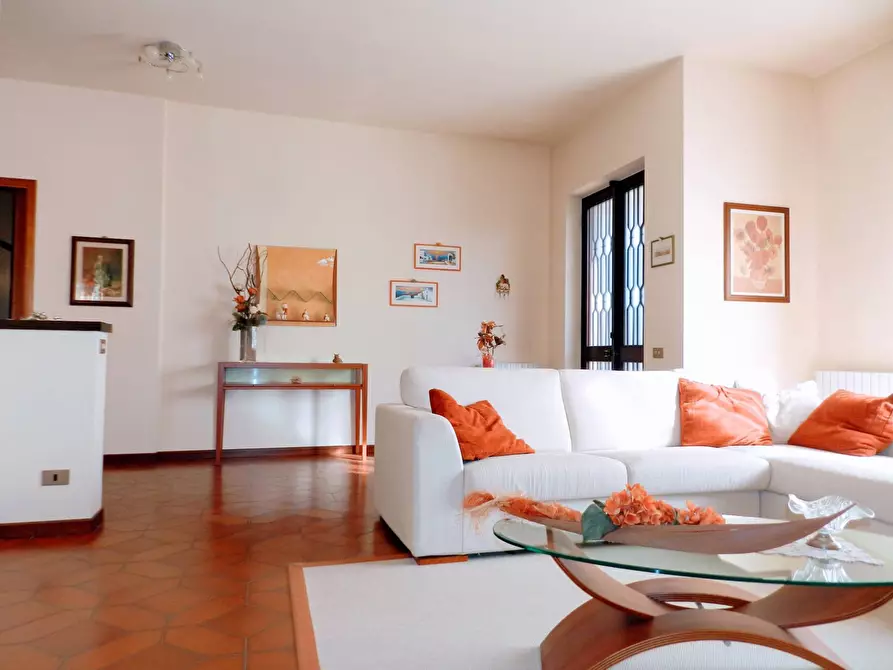 Immagine 16 di Villa in vendita  a Lucca