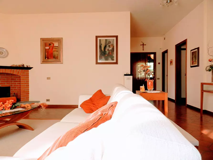 Immagine 20 di Villa in vendita  a Lucca