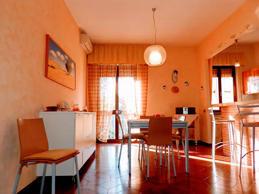 Immagine 23 di Villa in vendita  a Lucca