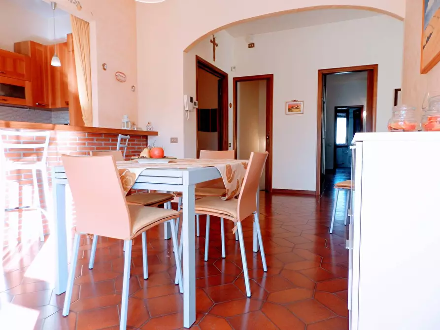 Immagine 27 di Villa in vendita  a Lucca