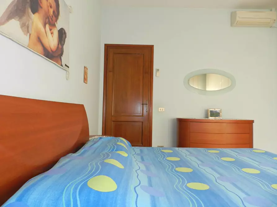 Immagine 42 di Villa in vendita  a Lucca