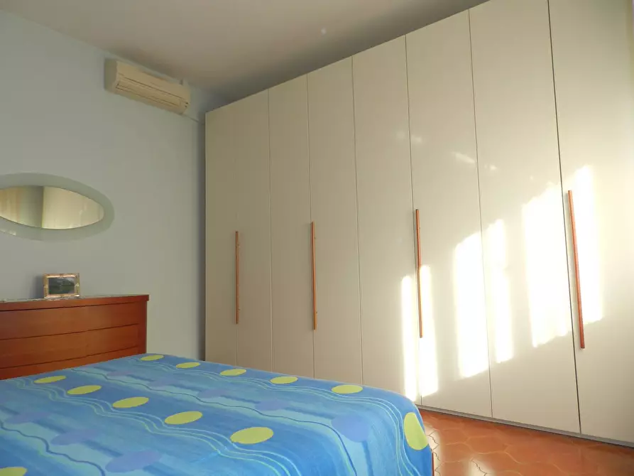 Immagine 43 di Villa in vendita  a Lucca