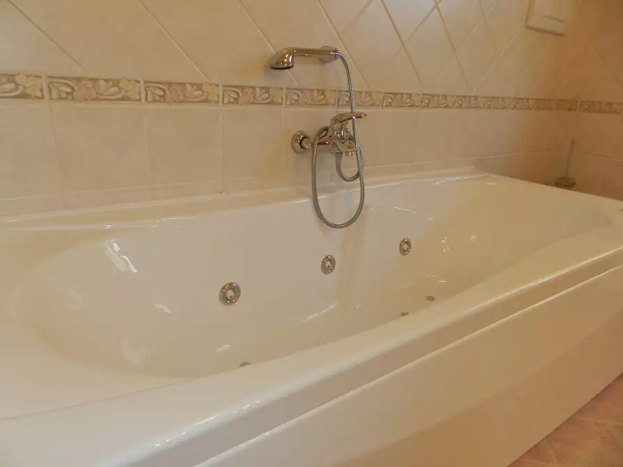 Immagine 49 di Villa in vendita  a Lucca